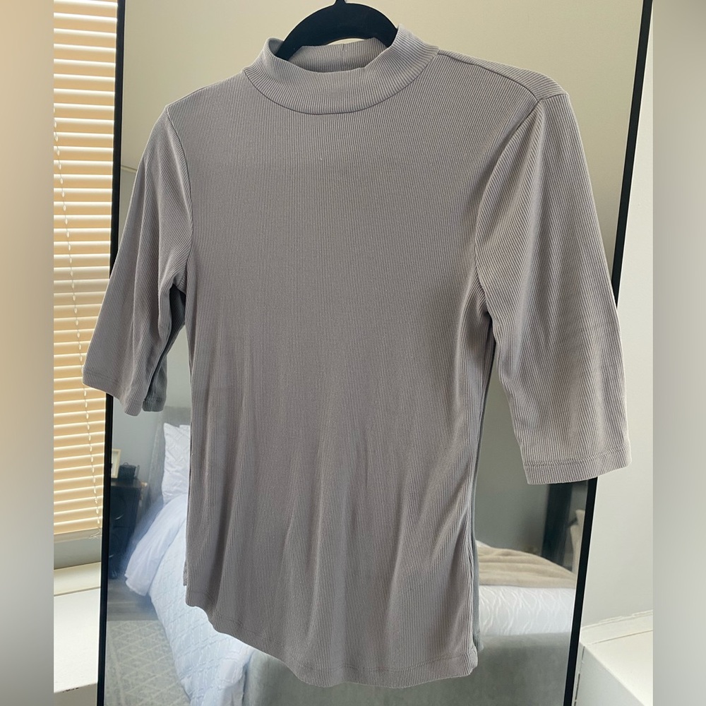 Gap - Ribbed Mock Neck Half Sleeve Tee in Silver Grey - Size S